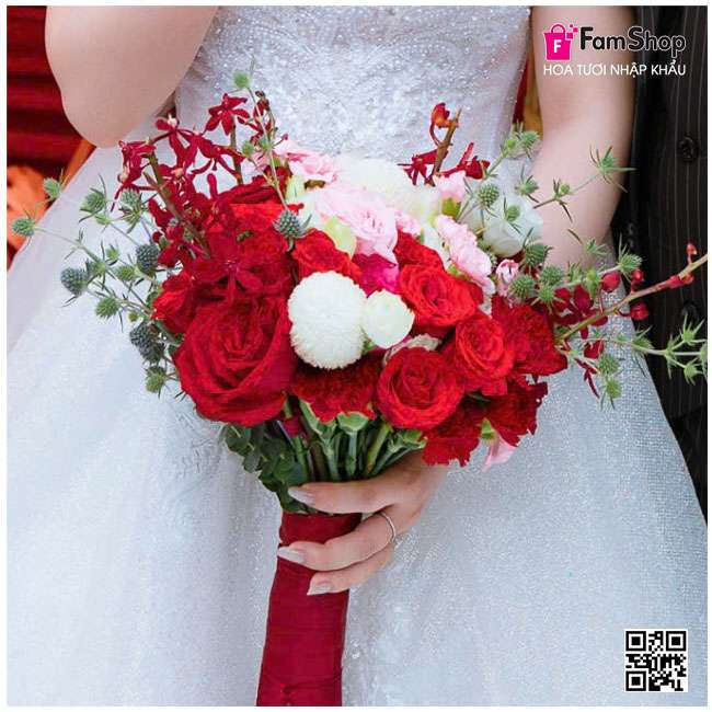 Hoa cưới cầm tay cô dâu hoa hồng đỏ HCCTHD